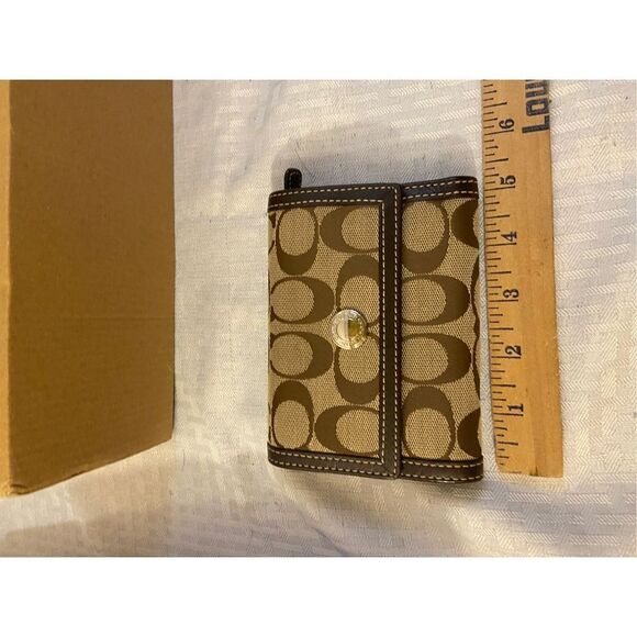 Coach signature 5x4” beige wallet snap - Picture 3 of 8